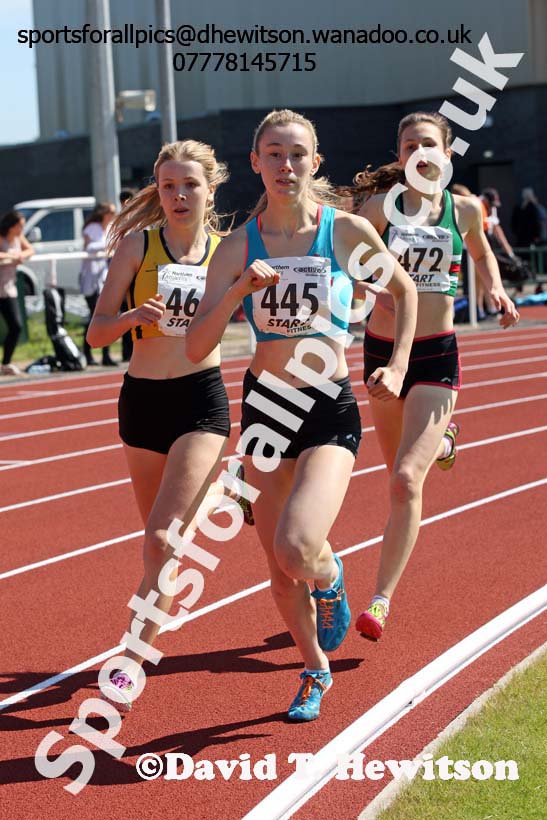 Under-17 womens 800 metres. Photo: David T. Hewitson/Sports for All Pics